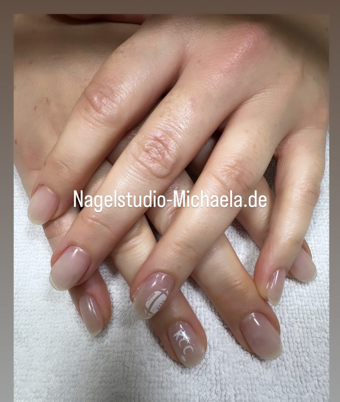 20E9EE3F-2579-46DA-BFB7-08BF0194F057