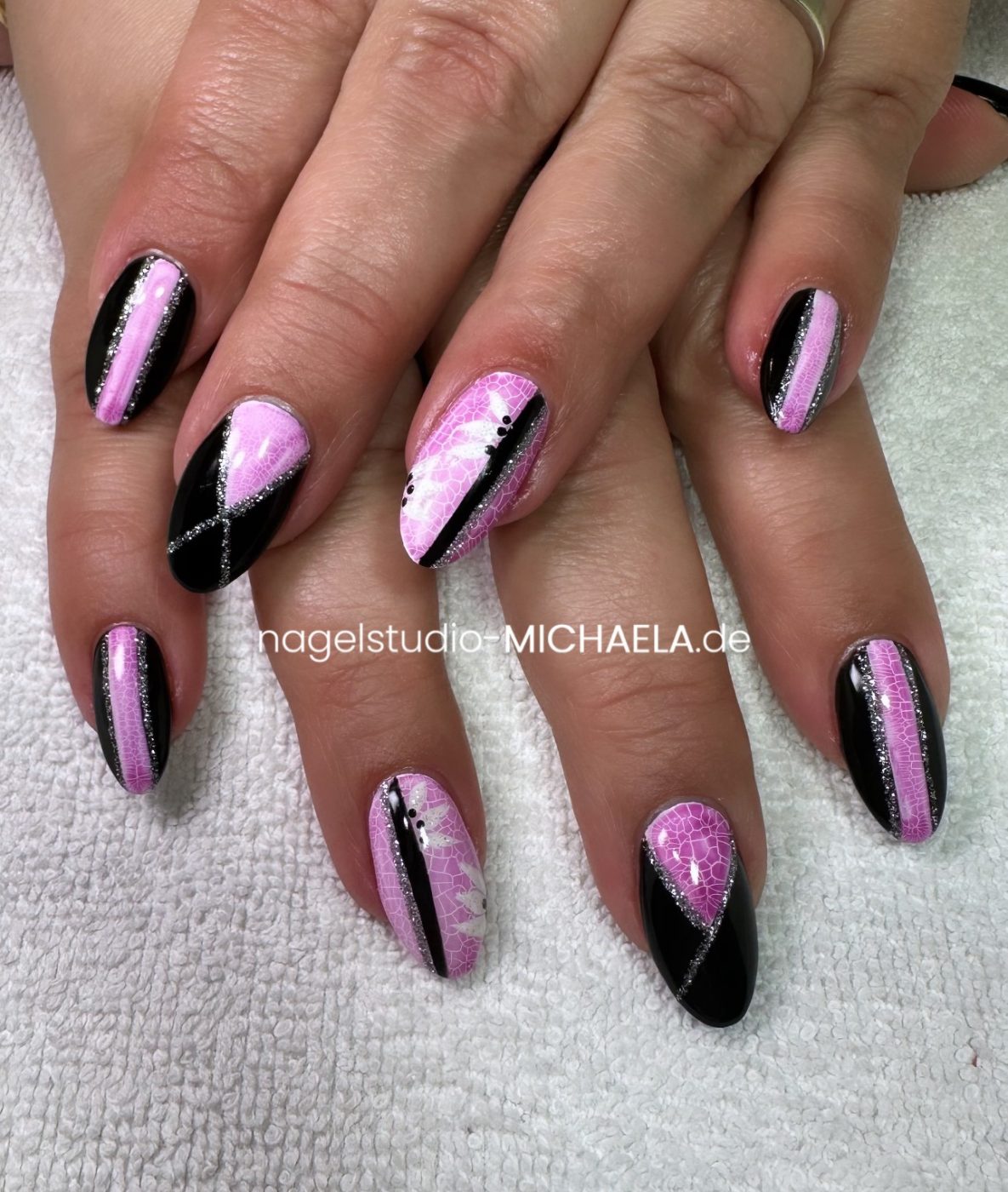 594EDFBC-D255-47D7-A1B0-F69BC7E8D354