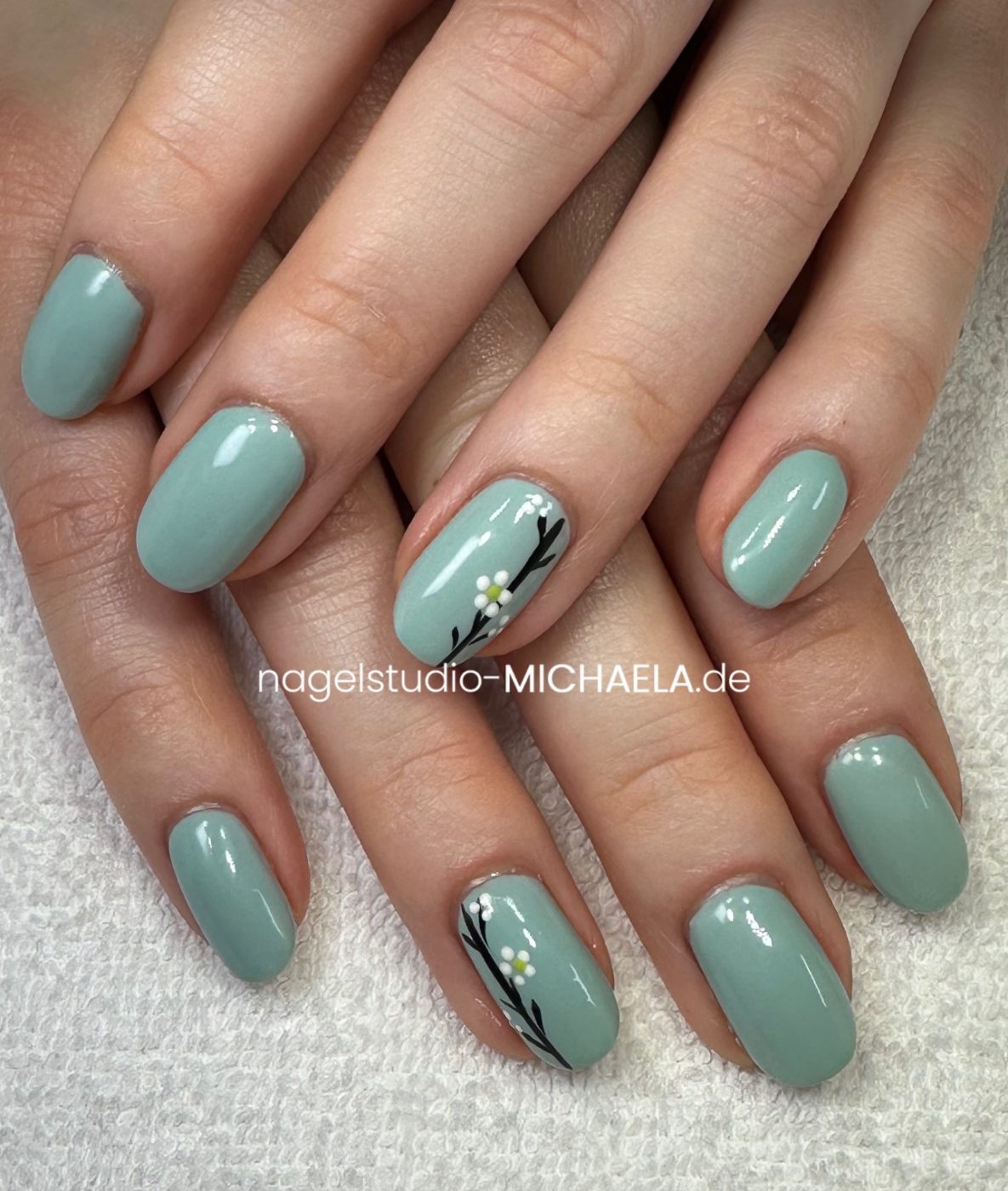 9E9B99B4-3B17-441F-B5C0-F438A95B4B00