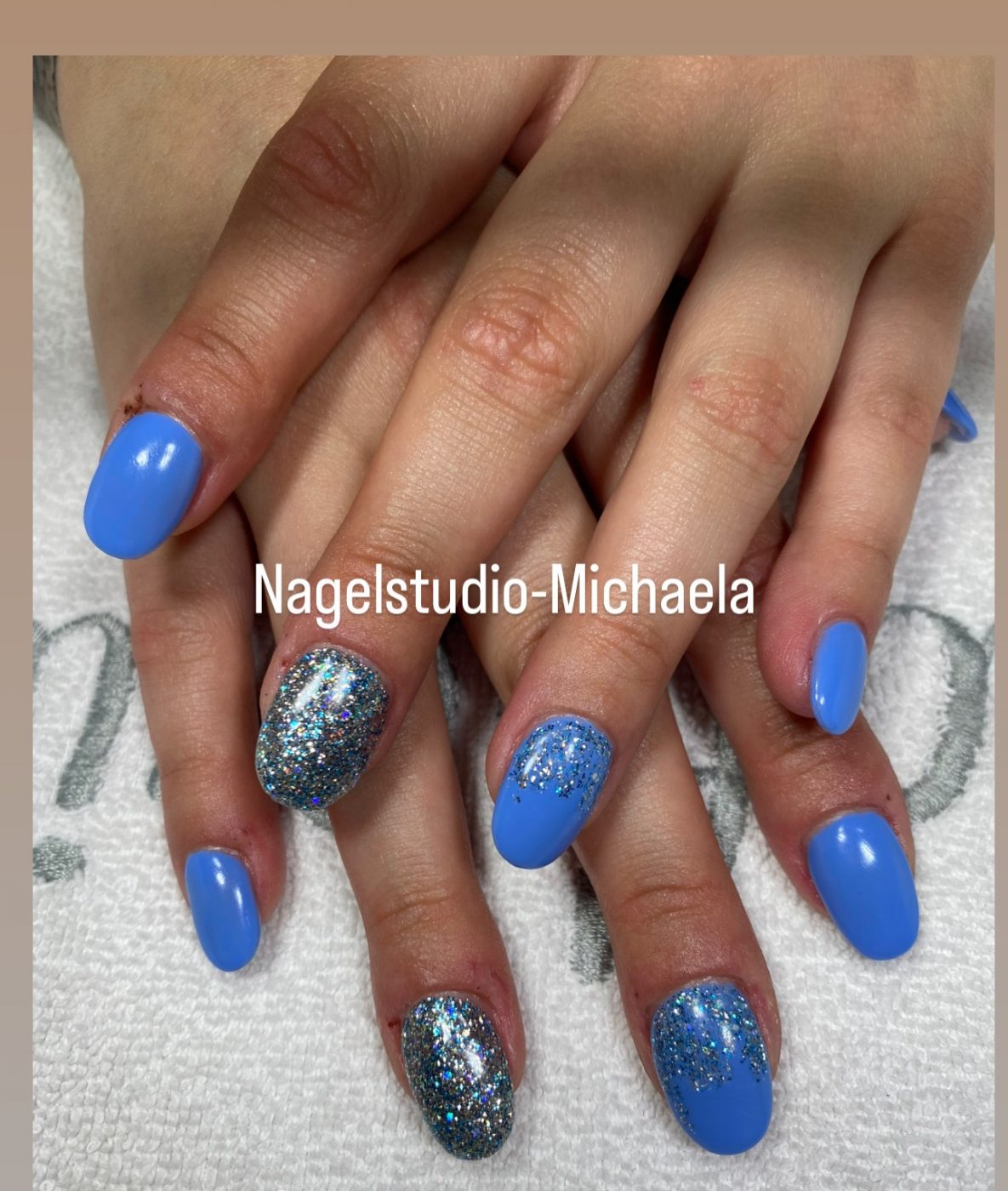 DCD955F2-643D-423F-9F2B-69A97CB121C3